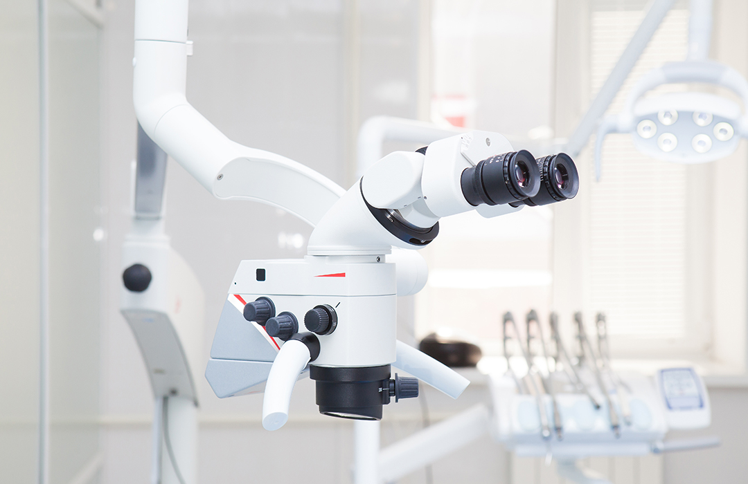 マイクロスコープを用いた精密歯科治療